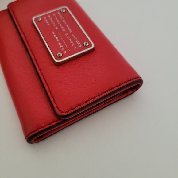 Marc Jacobs Key Case 6 Key Hooks Wallet Trifold Red Leather Designer Charm Logo - Picture 10 of 11
